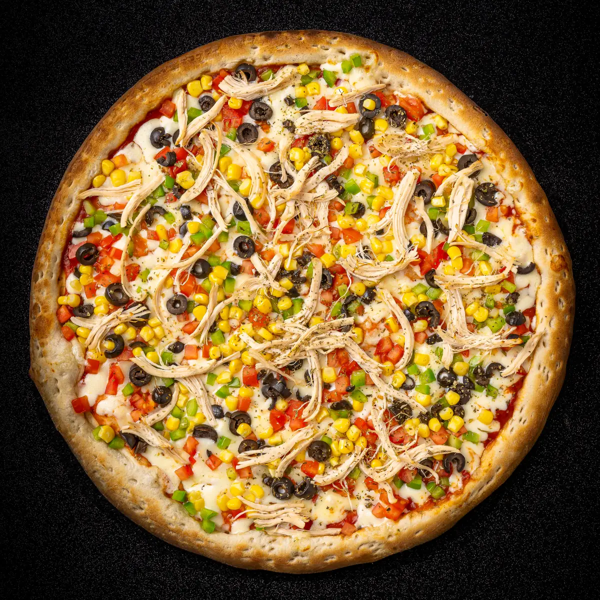 Foto real de la Pizza Pollo Jardinera de Yalus Pizza, vista desde arriba
